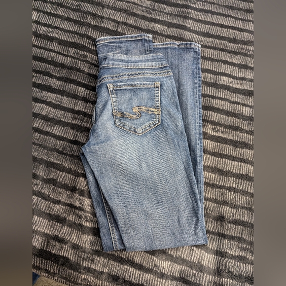 Silver Suki Straight Jeans. Size 28. - Picture 2 of 6
